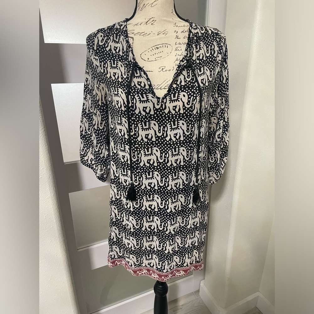 Tolani Black And White 3/4 Sleeve Dolman V-Neck Top